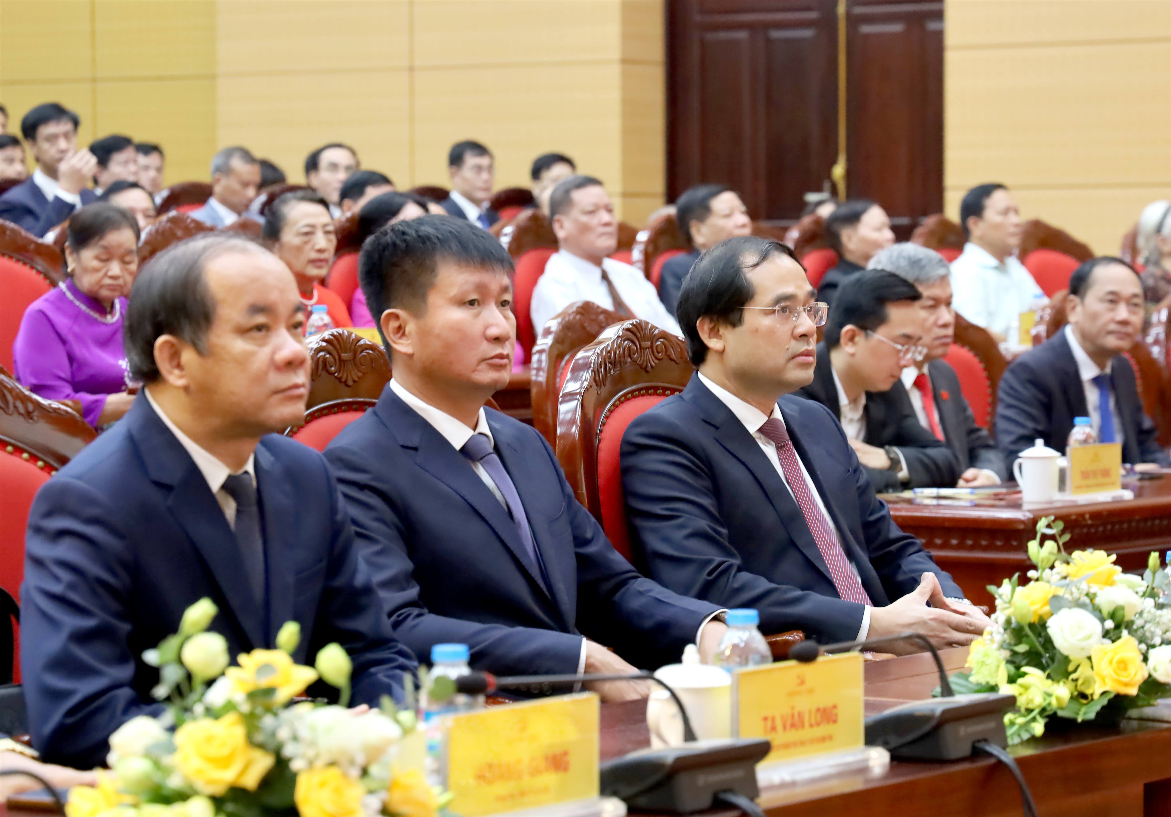 Các đồng chí lãnh đạo tỉnh dự buổi lễ